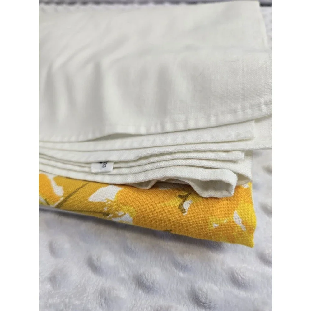 Vintage 1970s Floral Sprays Tablecloth Vera Press 54103 Signature 84
